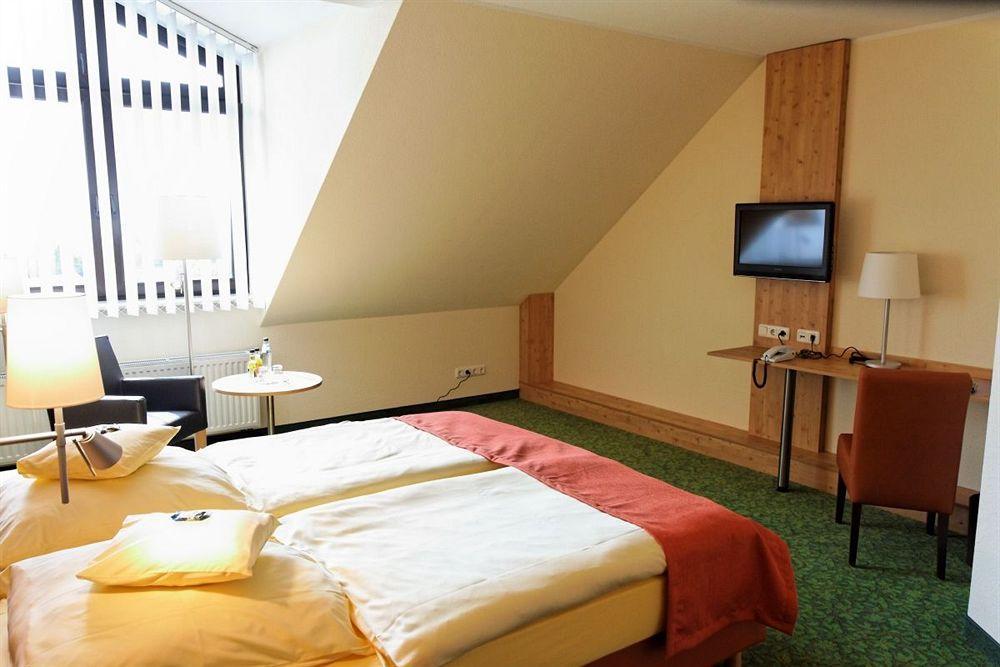 Hotel Und Landgasthof Zum Bockshahn Spessart  Exterior photo