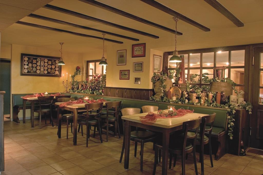Hotel Und Landgasthof Zum Bockshahn Spessart  Exterior photo