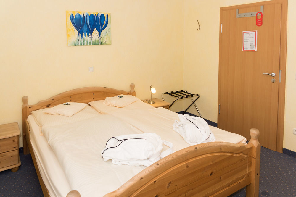 Hotel Und Landgasthof Zum Bockshahn Spessart  Exterior photo