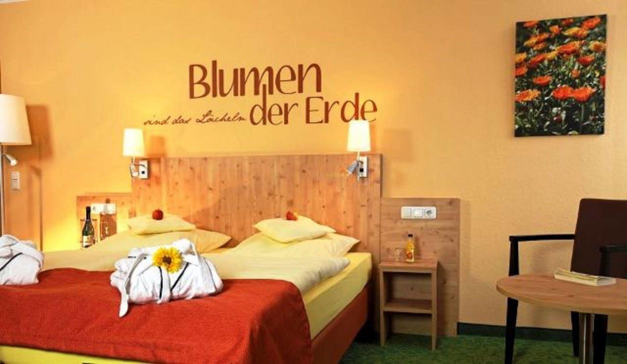 Hotel Und Landgasthof Zum Bockshahn Spessart  Exterior photo